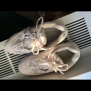 Yeezy size 9 and half (42,5)